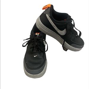 Nike low under construction shoes